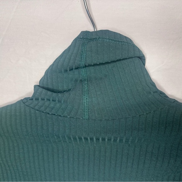 Free People Movement NWT Ribbed Turtleneck Crop Top Emerald Green Small - Picture 7 of 7